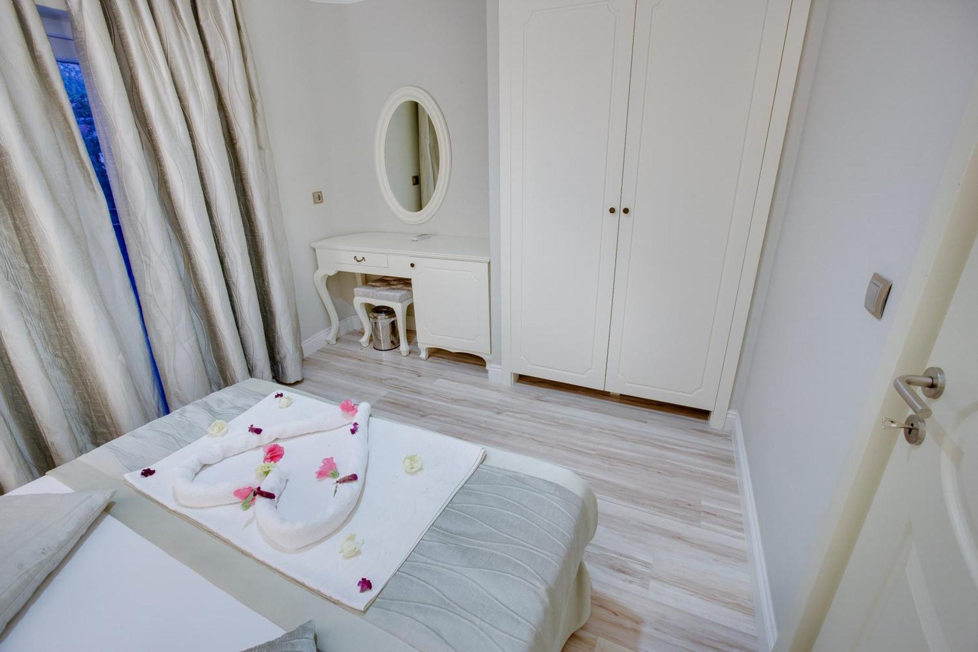 אולודניץ Pinehill Hotel & Suites מראה חיצוני תמונה