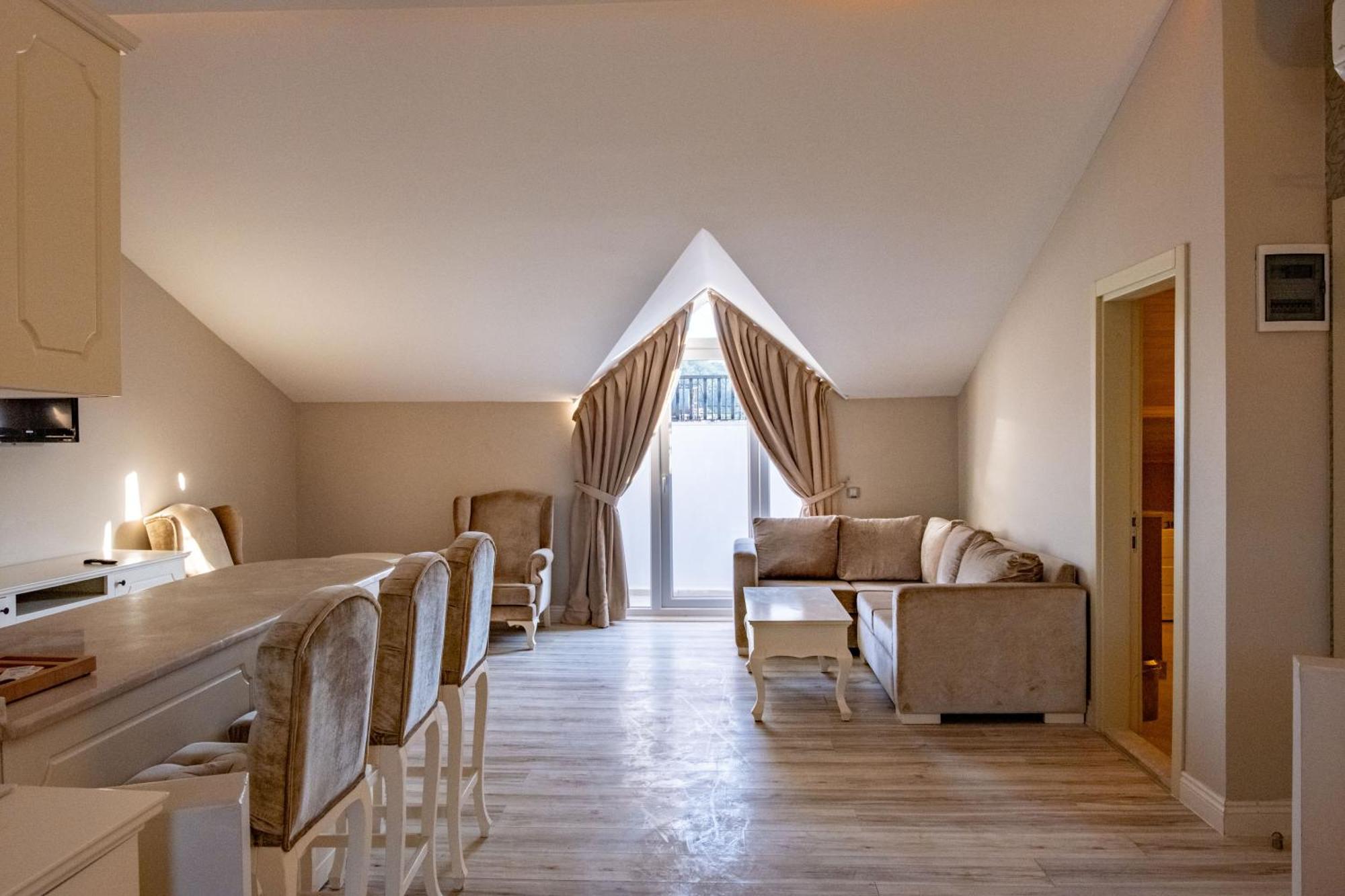 אולודניץ Pinehill Hotel & Suites מראה חיצוני תמונה