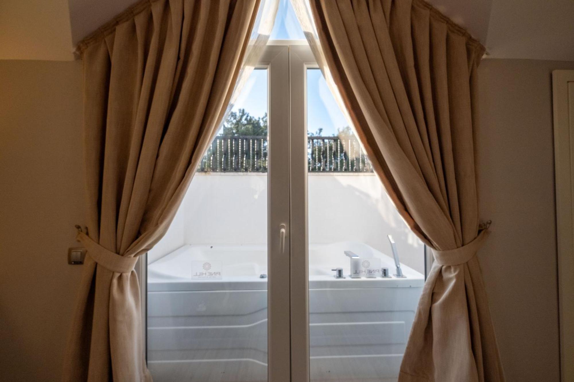 אולודניץ Pinehill Hotel & Suites מראה חיצוני תמונה