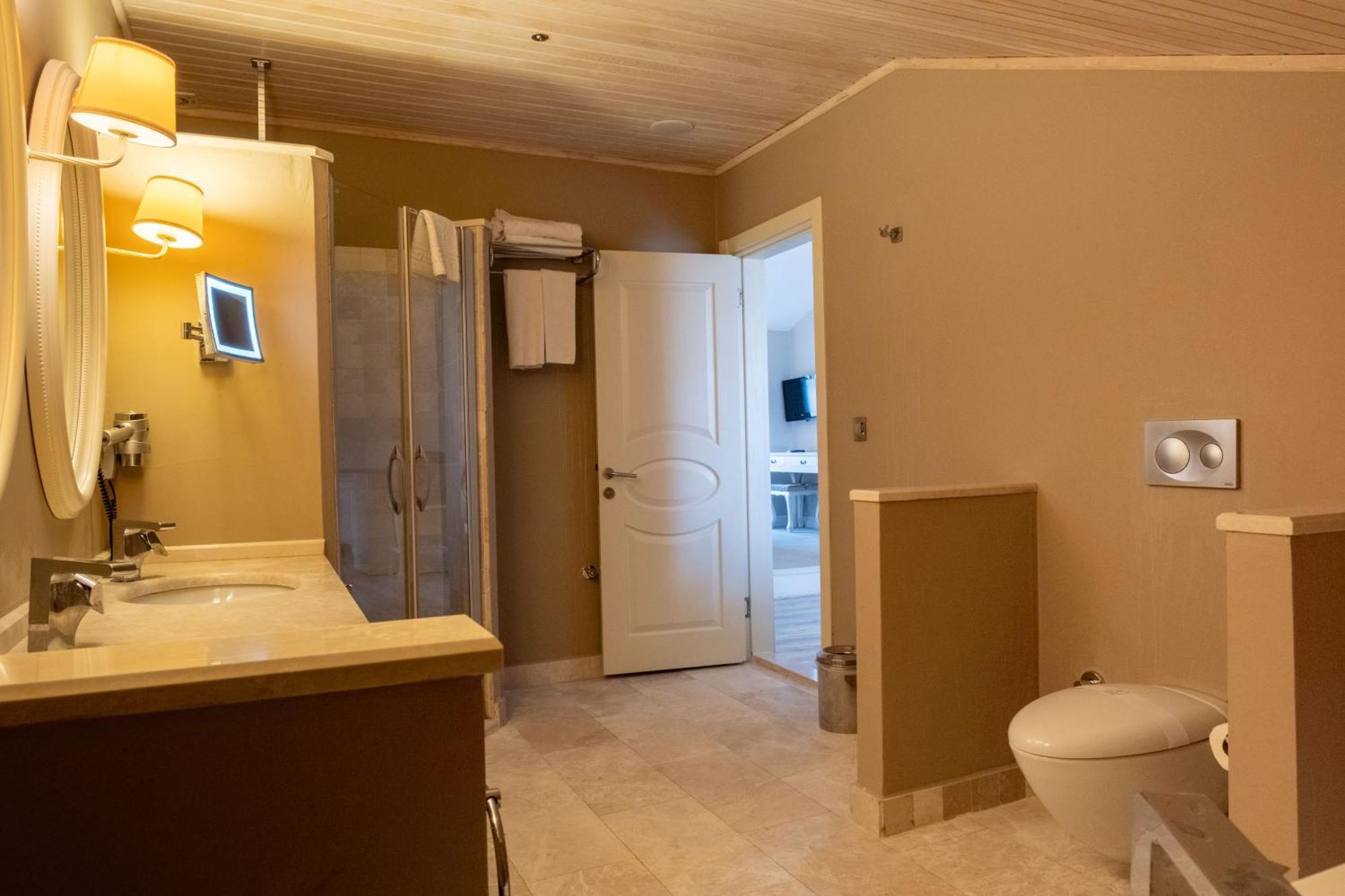 אולודניץ Pinehill Hotel & Suites מראה חיצוני תמונה