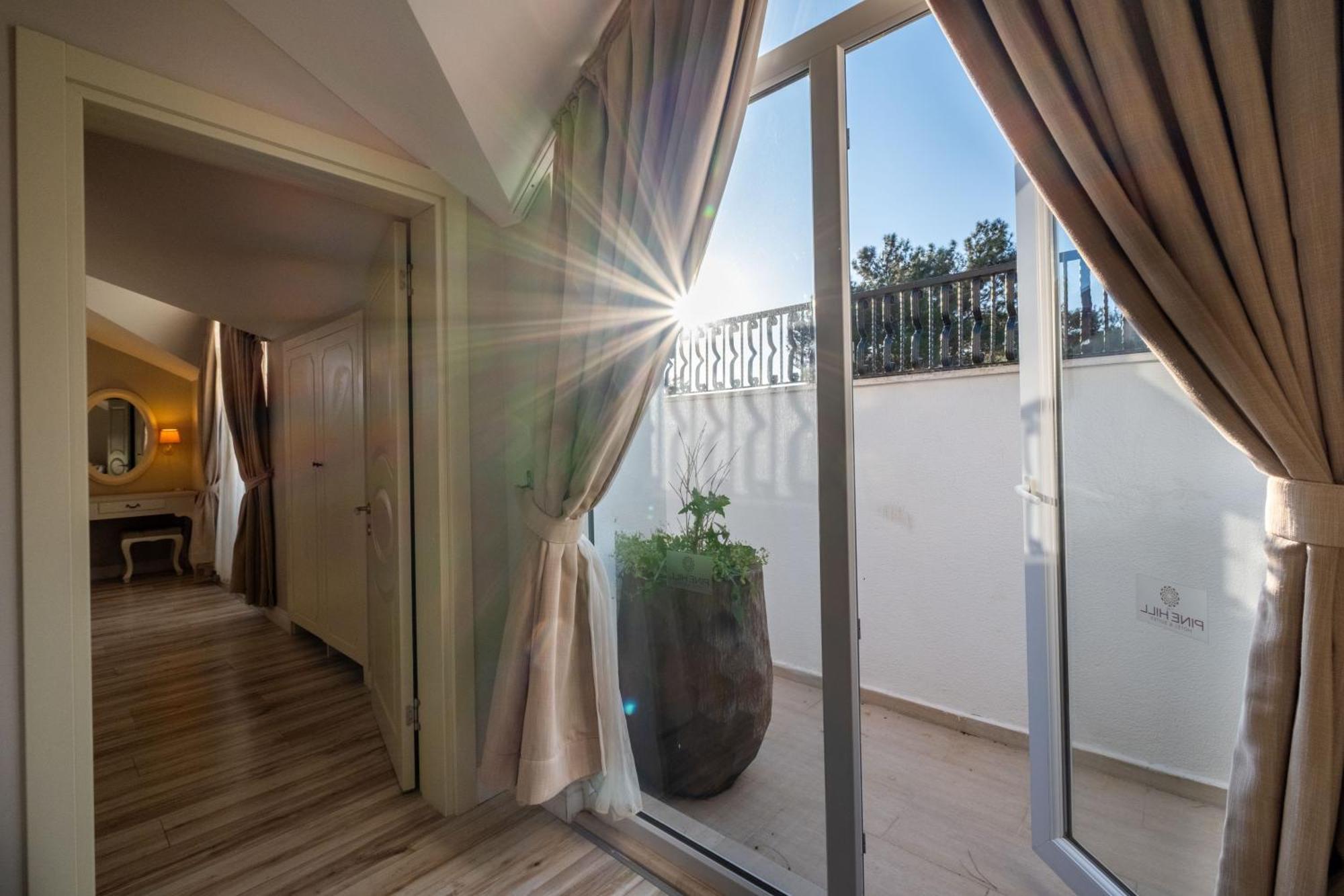 אולודניץ Pinehill Hotel & Suites מראה חיצוני תמונה