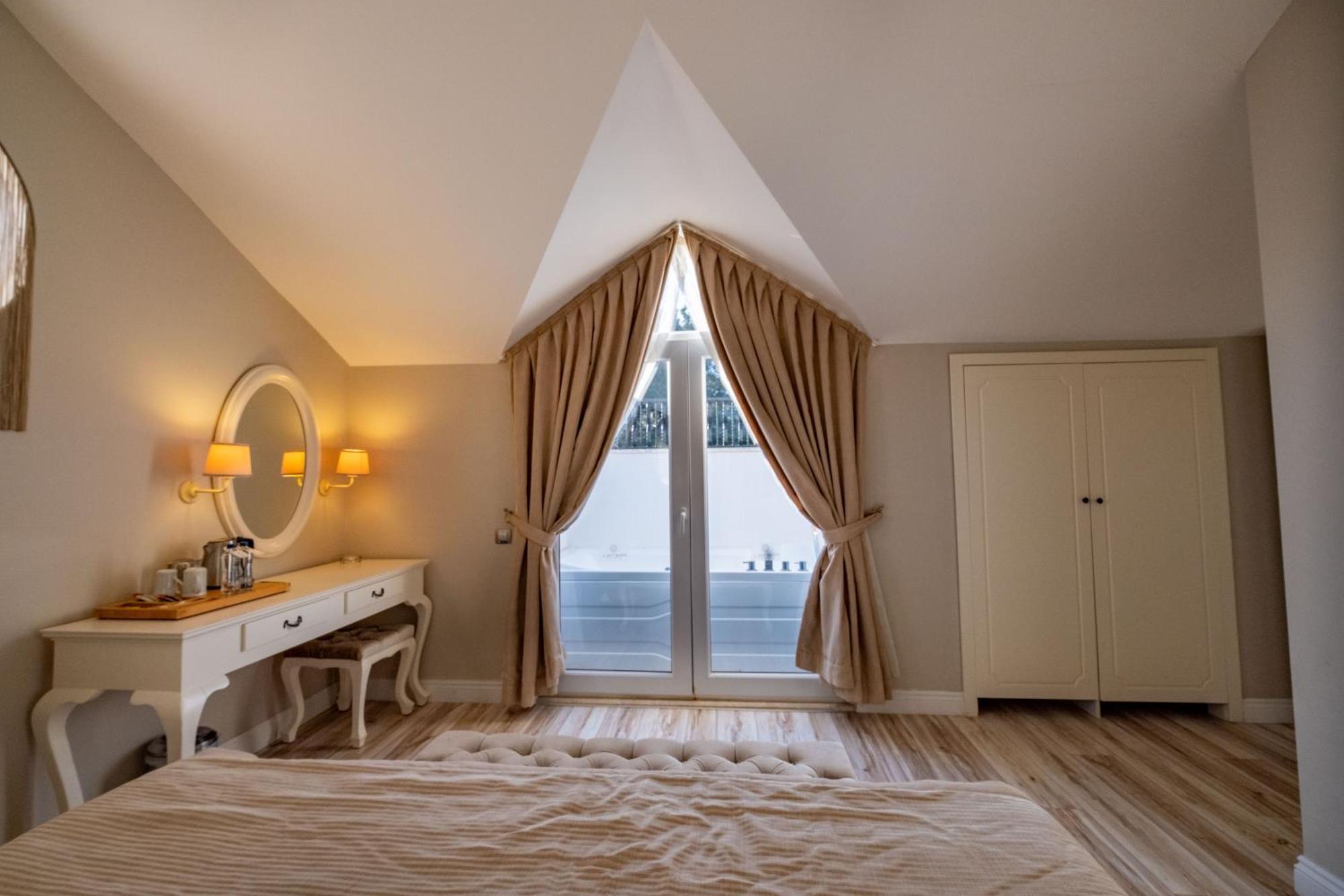 אולודניץ Pinehill Hotel & Suites מראה חיצוני תמונה