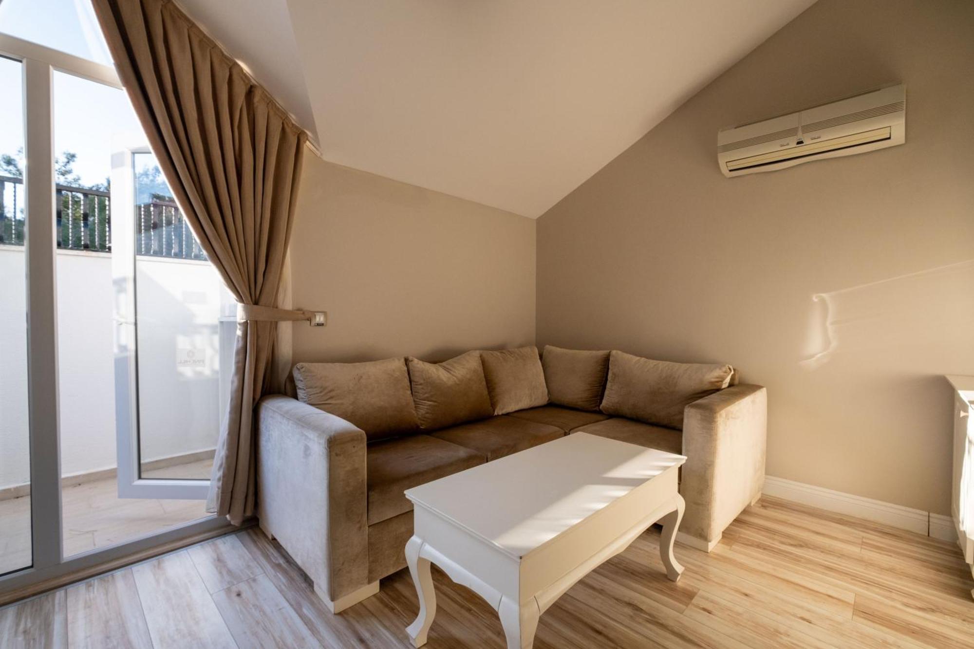 אולודניץ Pinehill Hotel & Suites מראה חיצוני תמונה