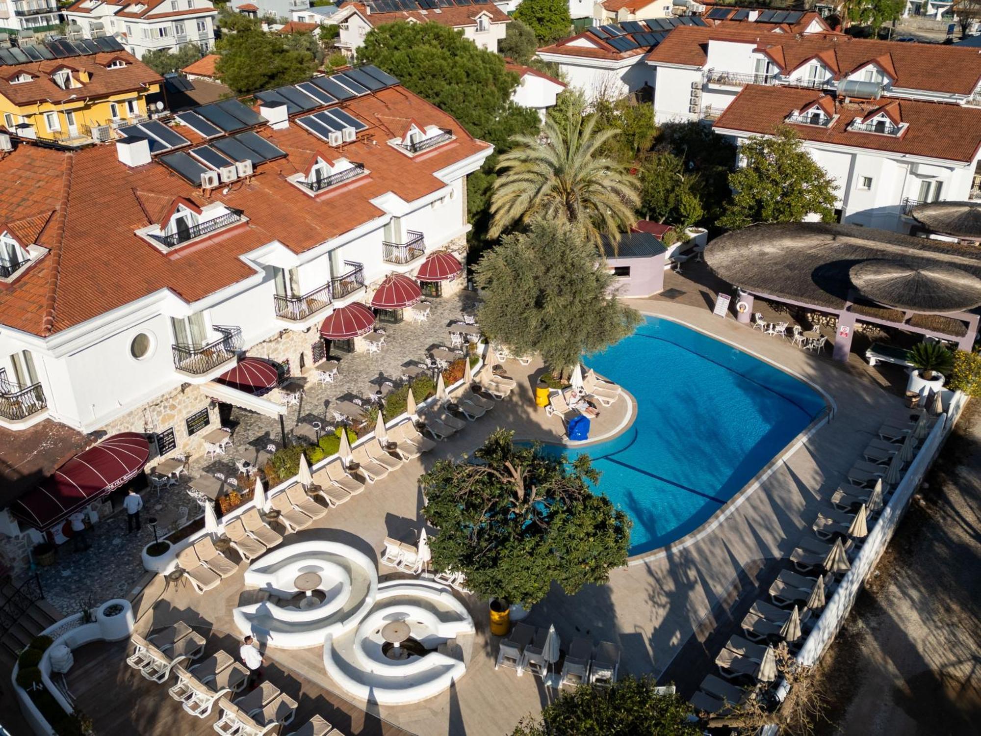 אולודניץ Pinehill Hotel & Suites מראה חיצוני תמונה